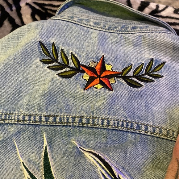 Mo & Co denim jacket with rockabilly patch theme, birds stars dice/ bird & love - Picture 4 of 7